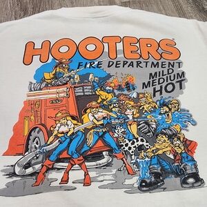 HOOTERS Fire Department Graphic White T Shirt Distressed Men's Large